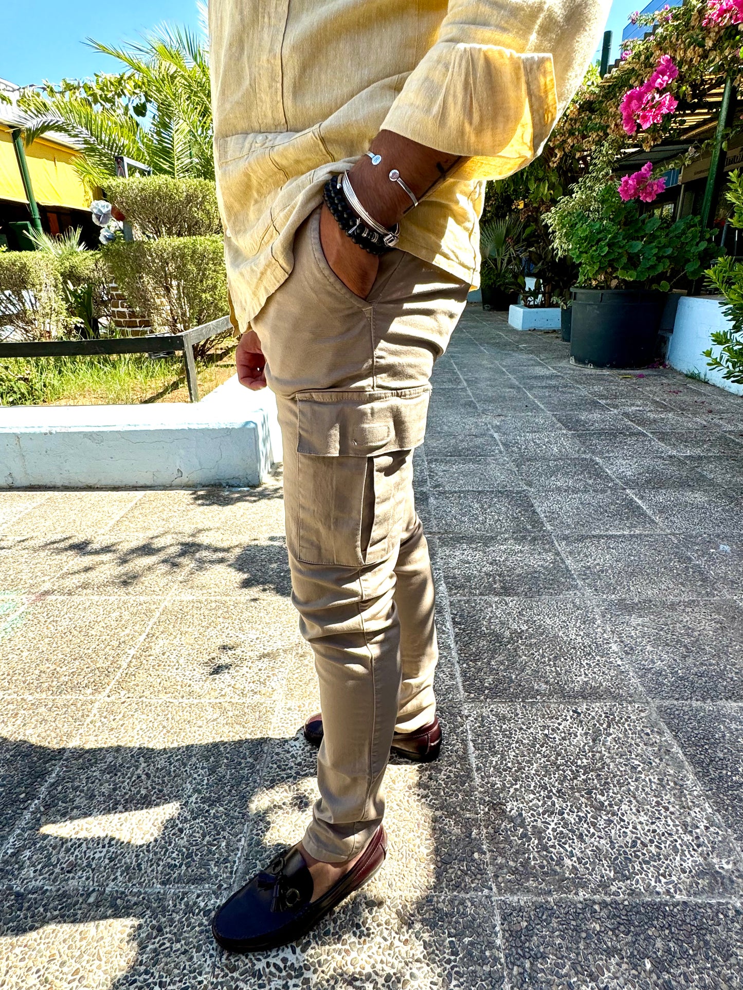 Pantalón chino cargo color beige